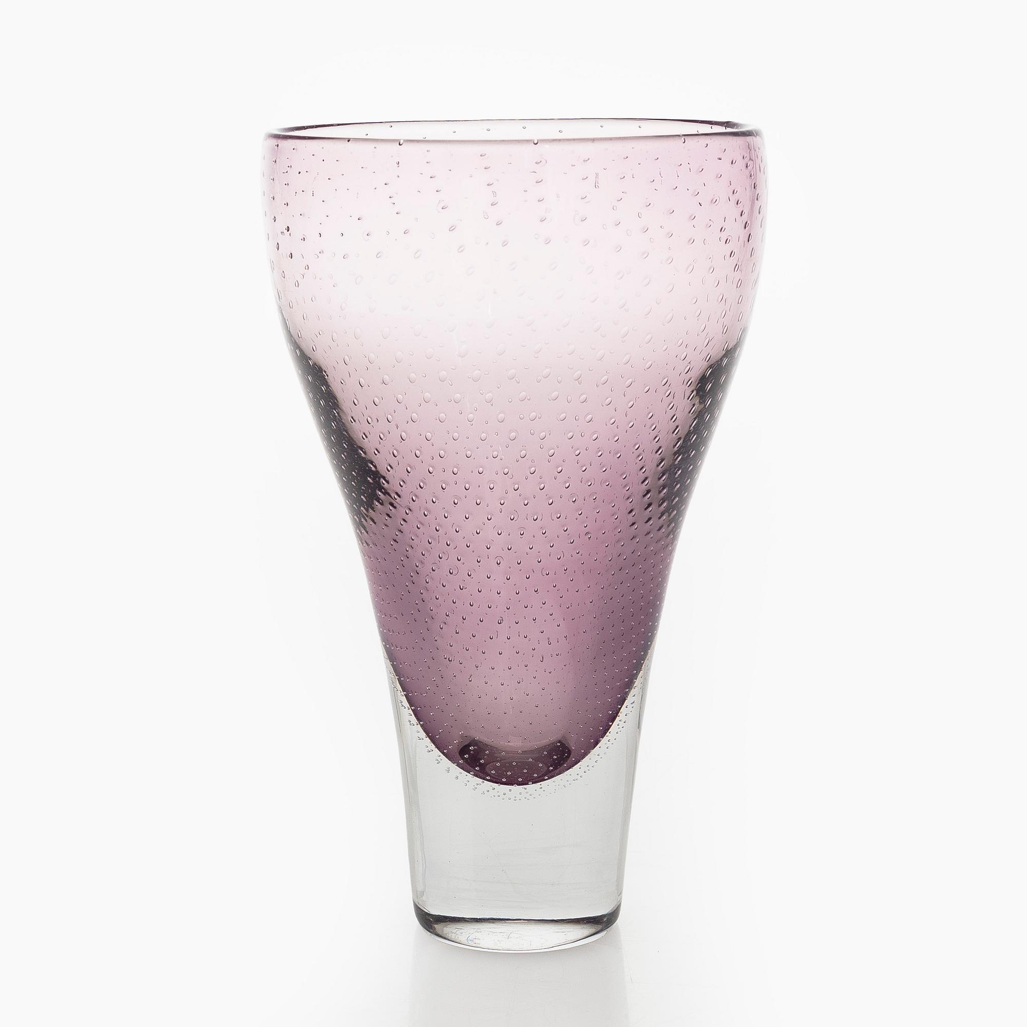 Gunnel Nyman, vas, modell "GN 12", signerad G. Nyman Nuutajärvi Notsjö -53.