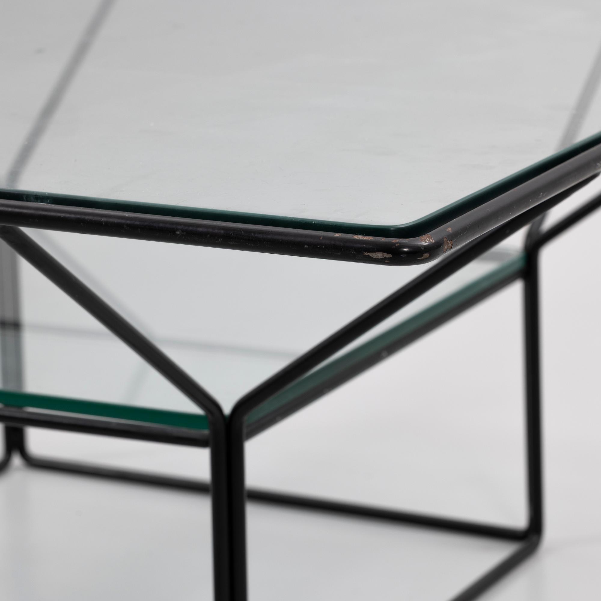Coffee table, contemporary production.