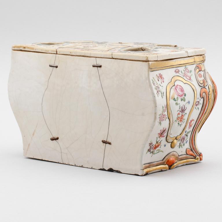 TULPANVAS, porslin, Kina, Qianlong 1736-1795.