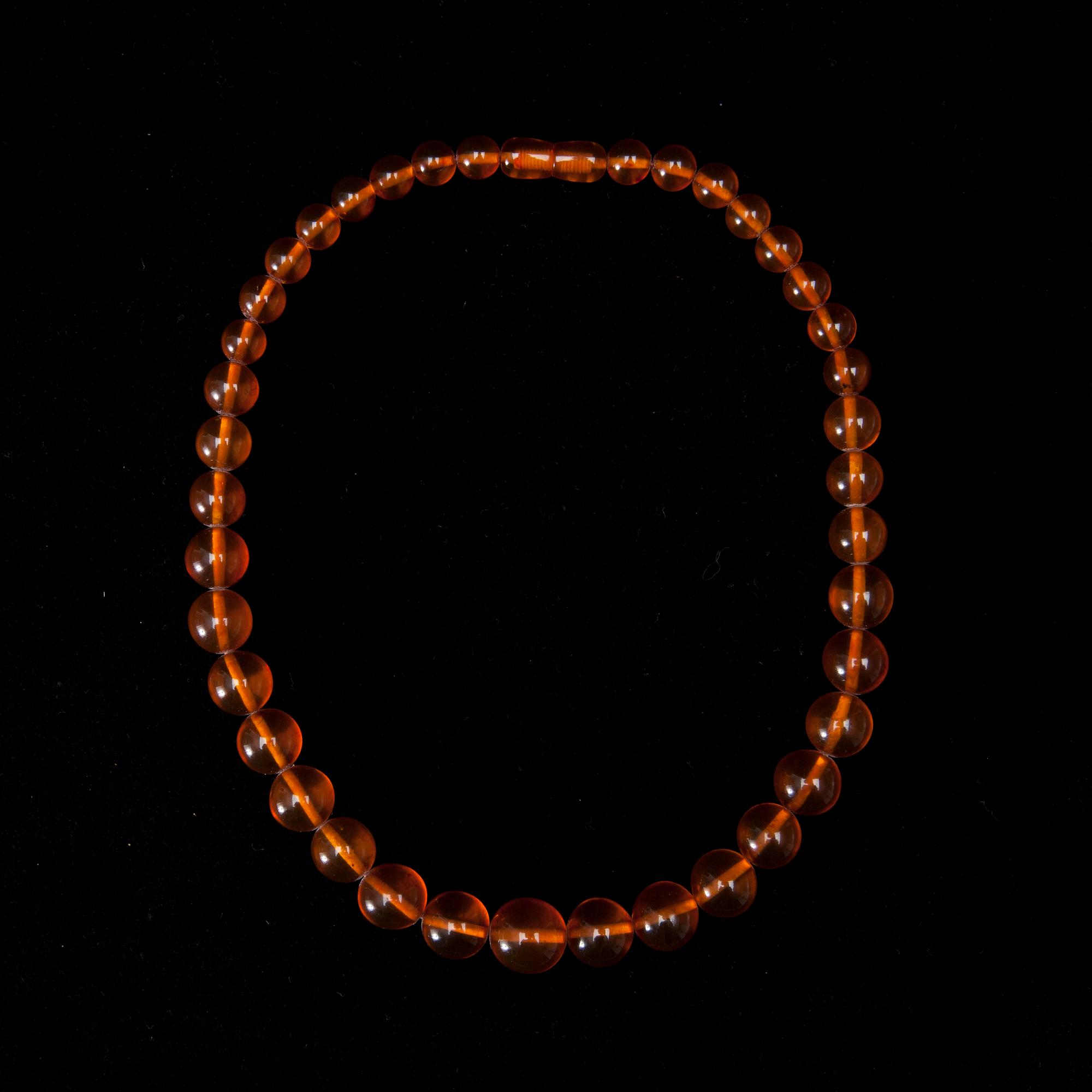 HALSBAND, 2 st, och ARMBAND, bärnsten, 1900-tal.