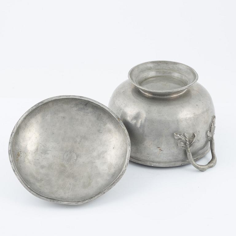A Swedish 19th century pewter tureen, mark of Johan Fredrik Gellerstedt, Härnösand 1834.