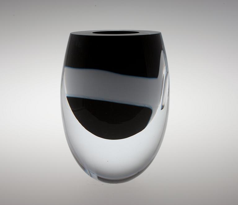 Timo Sarpaneva, A GLASS SCULPTURE.