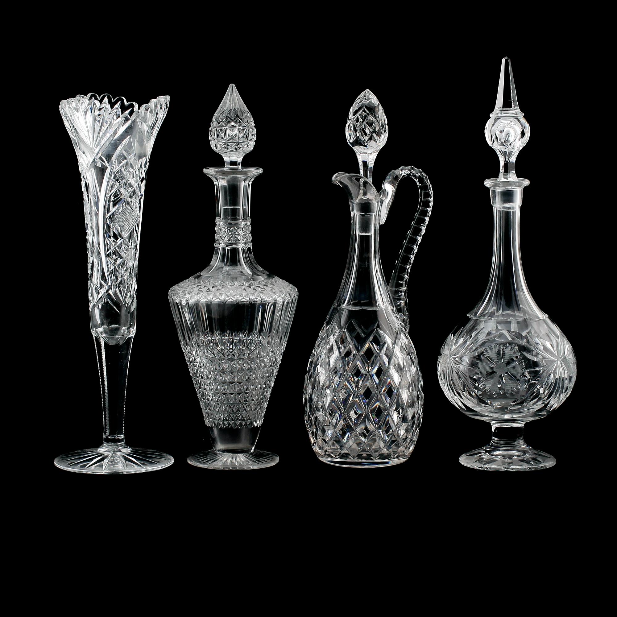 KARAFFER, 3 st och VAS, glas/kristall, 1900-talets första hälft.