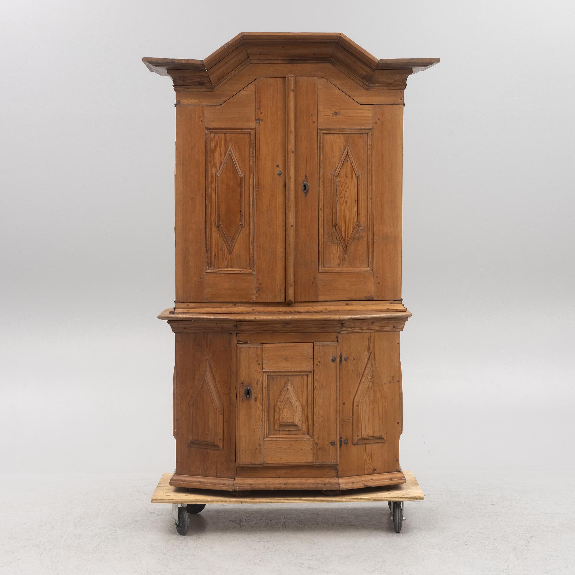 A cabinet, 18th Century.