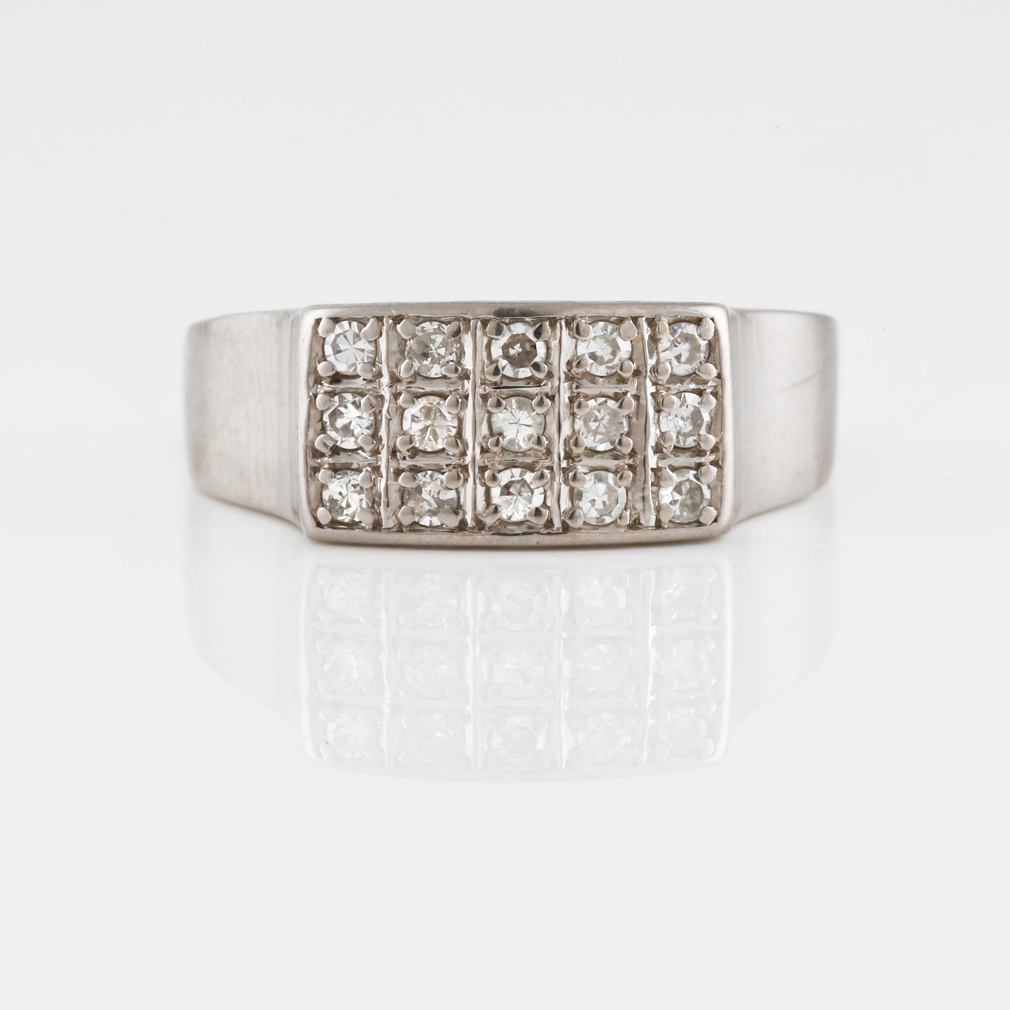 RING, 18K guld med åttkantsliapde diamanter 0.25 ct, Sveboms, Vetlanda, 1974. Vikt 5,5 gram.