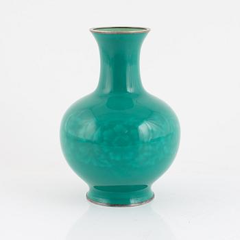 A turquoise Ando wireless cloisonné enamel vase, sealed with mark of the Ando Company, 20th century.