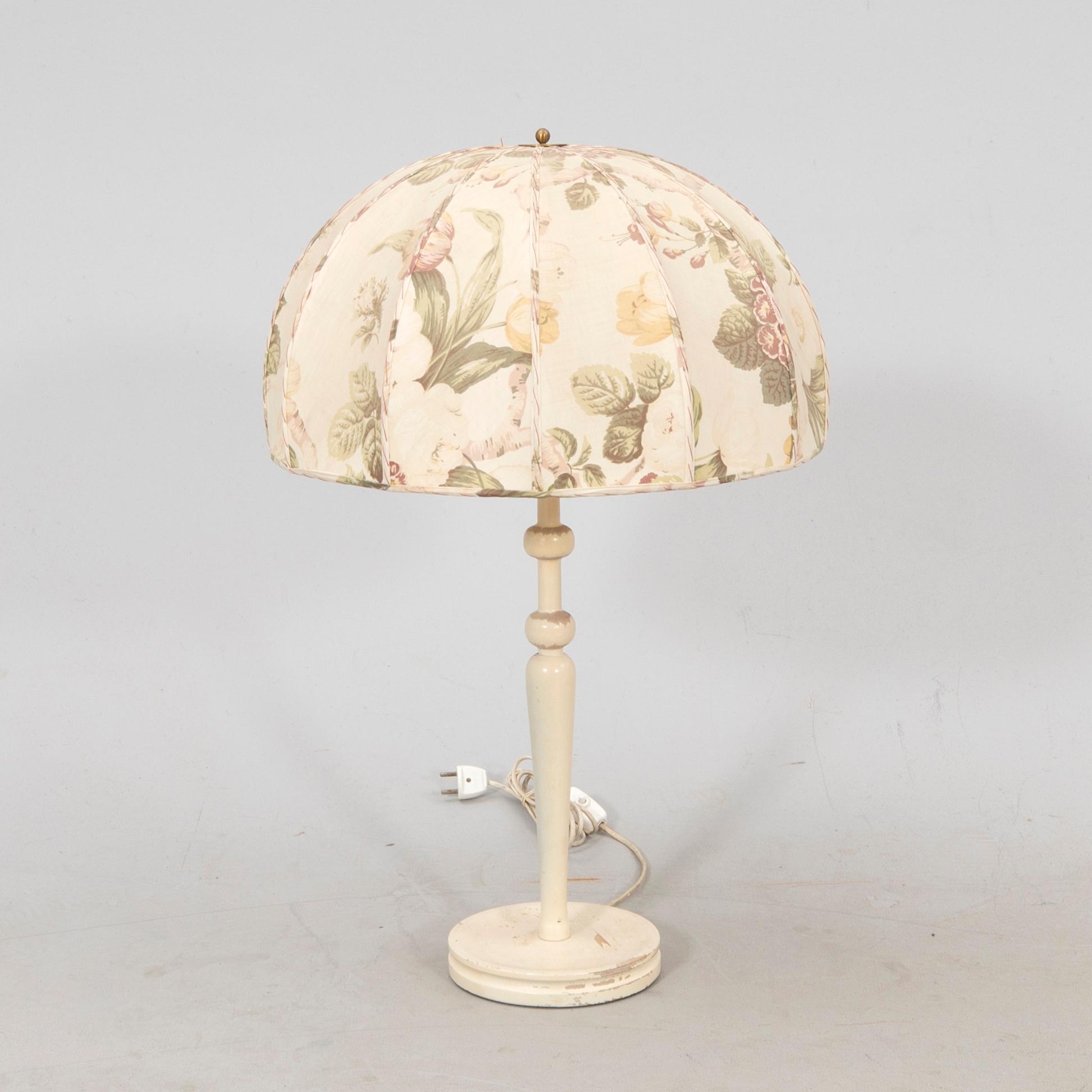 Josef Frank, a table lamp model no 2563 Firma Svenskt Tenn.
