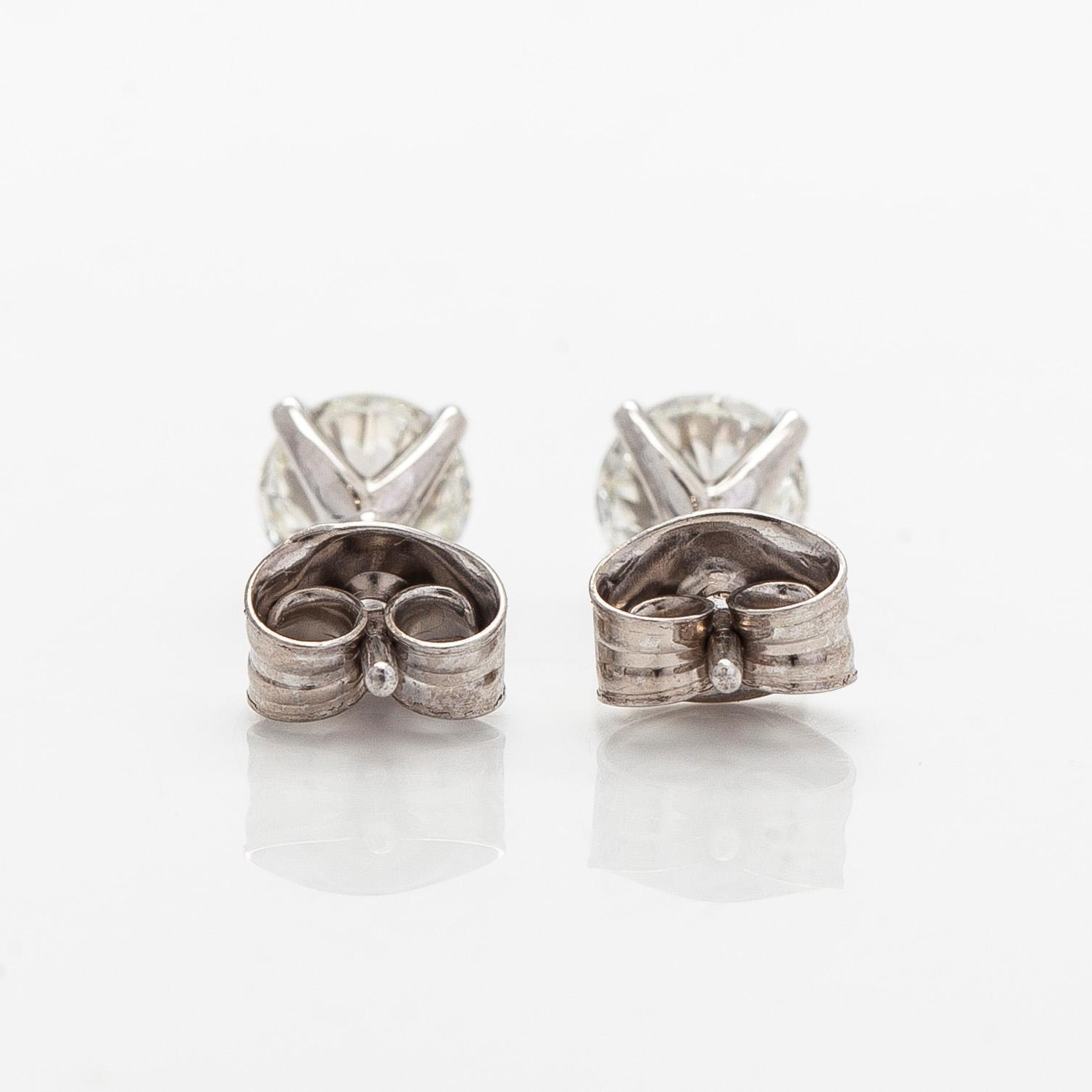 Korvakorut, briljanttihiotut timantit yhteensä 1,20 ct, 14K valkokultaa.