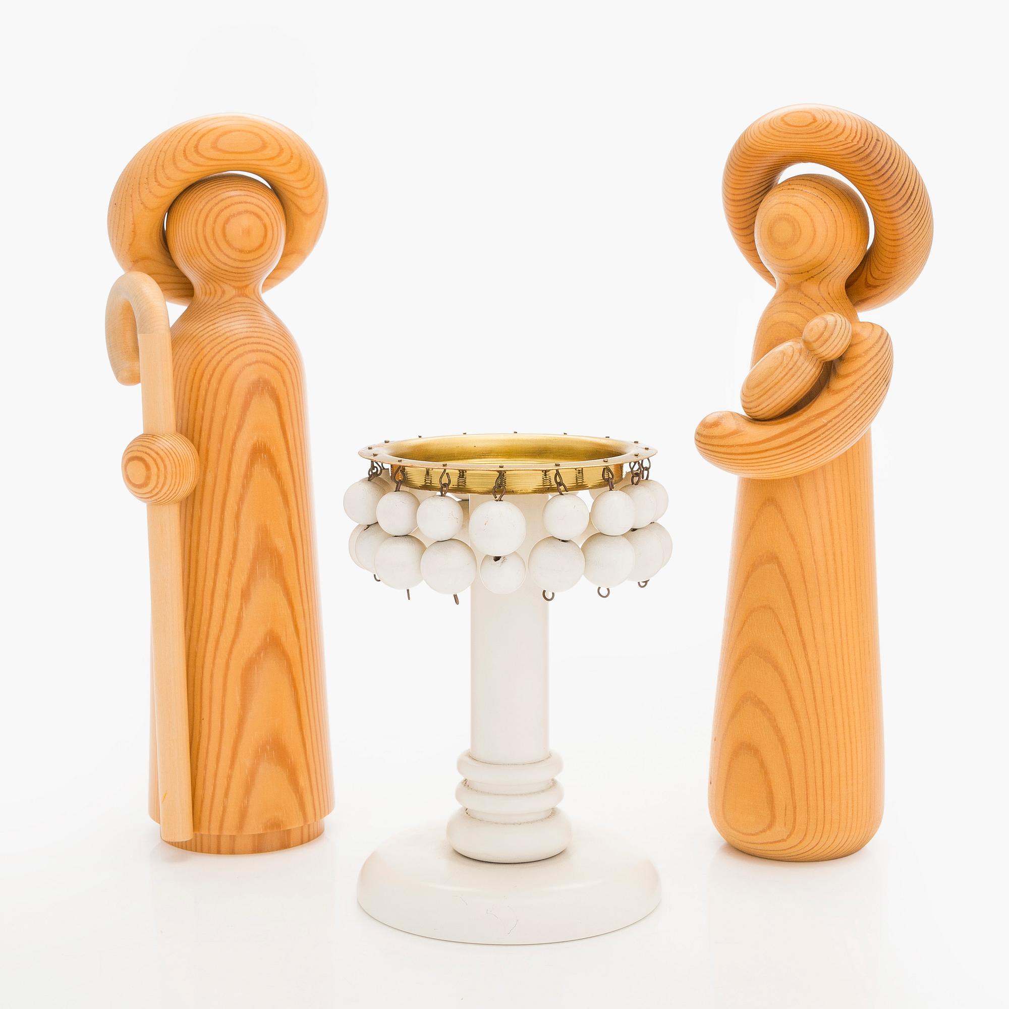 Kaija Aarikka, puuveistoksia, 2 kpl ja kynttilänjalka, Aarikka, Suomi.