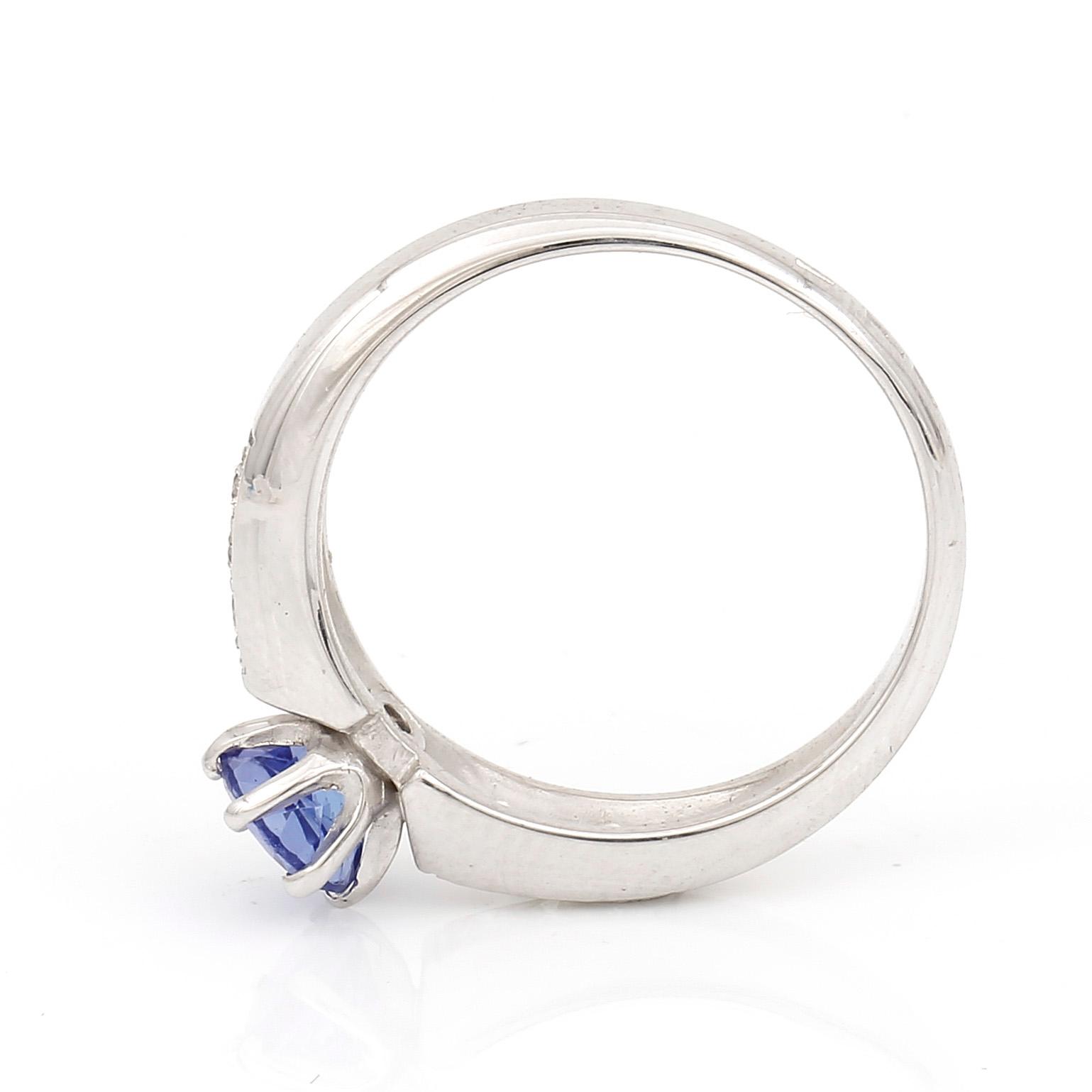 RING, vitguld 14K, tanzanit, ca 1.40ct, samt diamanter, totalt ca 0.20 ct. Tot ca 5 gram.