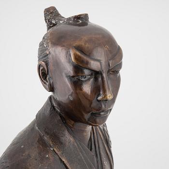 Skulptur föreställande Samuraj, brons. Japan, 1900-tal.