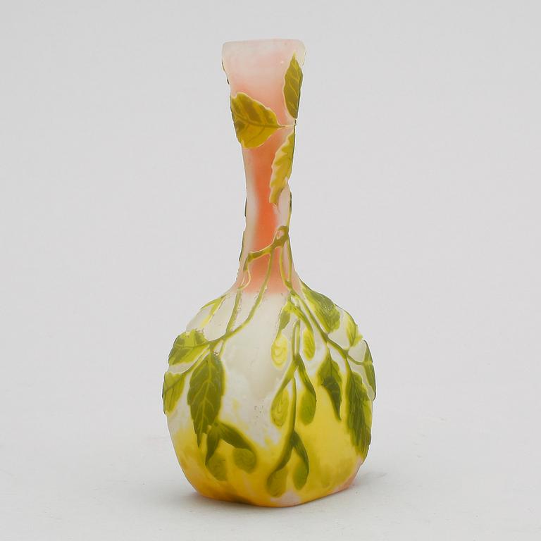 VAS, glas, Emile Gallé, Frankrike, jugend, 1900-talets första hälft, sign Gallé med stjärna.