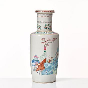 Roleauvas, porslin. Sen Qingdynasti, 1800-tal.