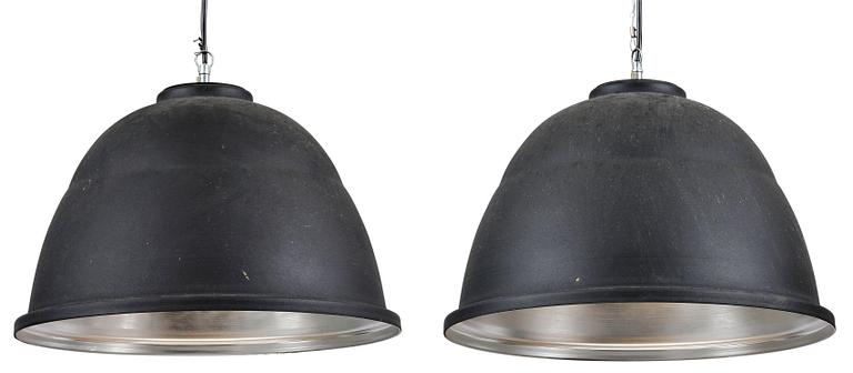 LOFT TAKLAMPA, ett par, svartmålad aluminium, Antti Eklund.