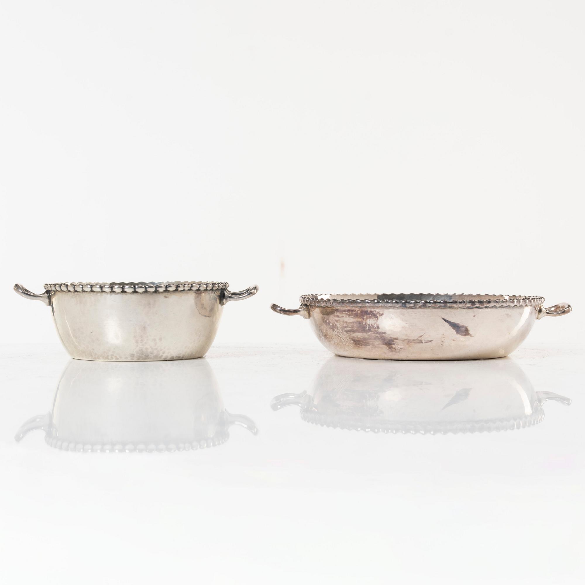 A pair of silver bowls with handles, K. Anderson, 1918.
