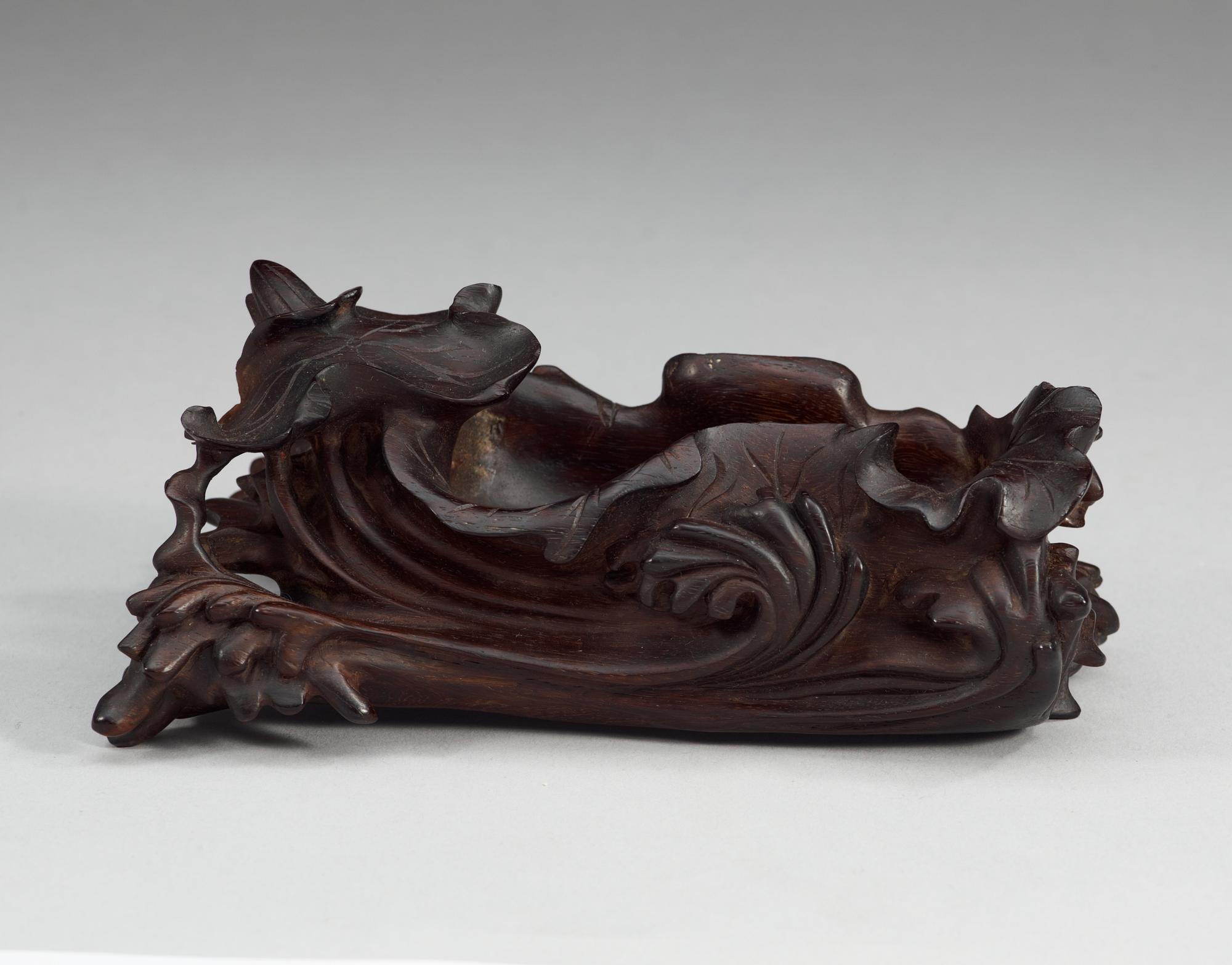 A carved wooden brushwasher, late Qing dynasty.