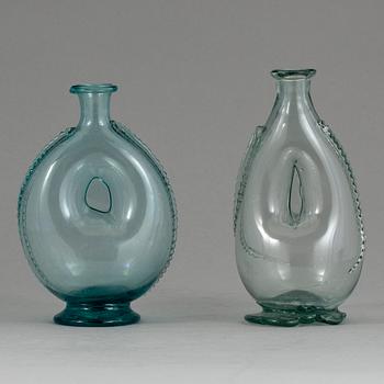 KRANSFLASKOR, 2 stycken, glas, 1800-tal.