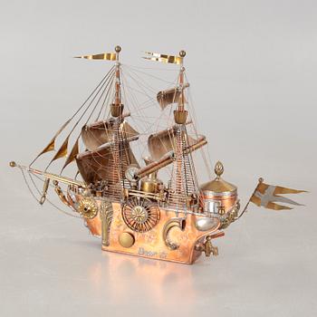 SKULPTUR, signerad och daterad -75.