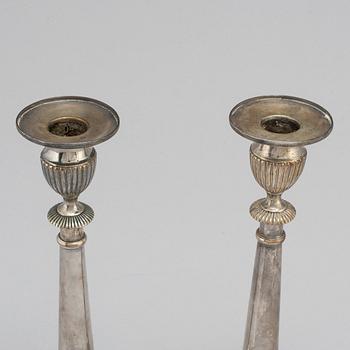 A pair of silver candle sticks, Stockholm 1817.