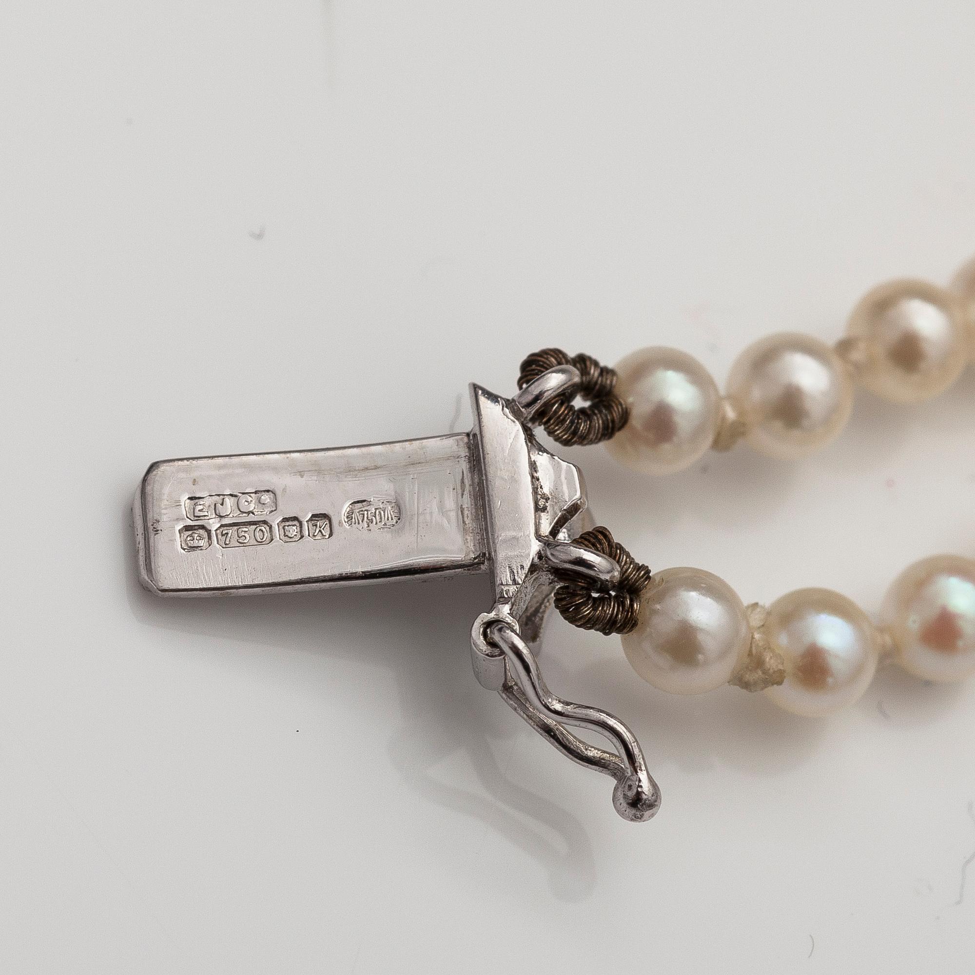 A 20th century 18K white gold collier with cultured pearls, enamel and ca. 0.76 ct of brilliant cut diamonds.