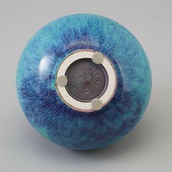 BERNDT FRIBERG, vas, stengods, Gustavsberg studiosignerad Friberg och daterad 1978.