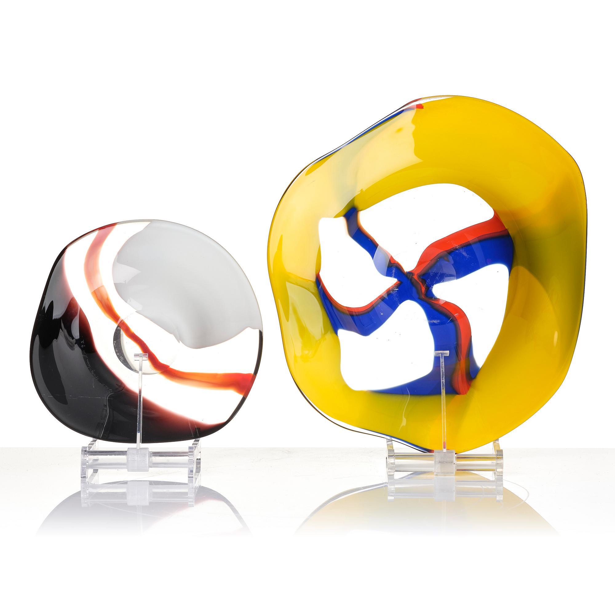 Erik Höglund, two glass dishes, signed Vrigstad Kristallhytta Unik -86 and Sg Strömbergshyttan -92.