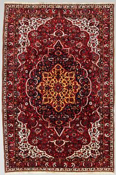 MATTA, Bahktiari, modern tillverkning. Ca 311 x 207 cm.