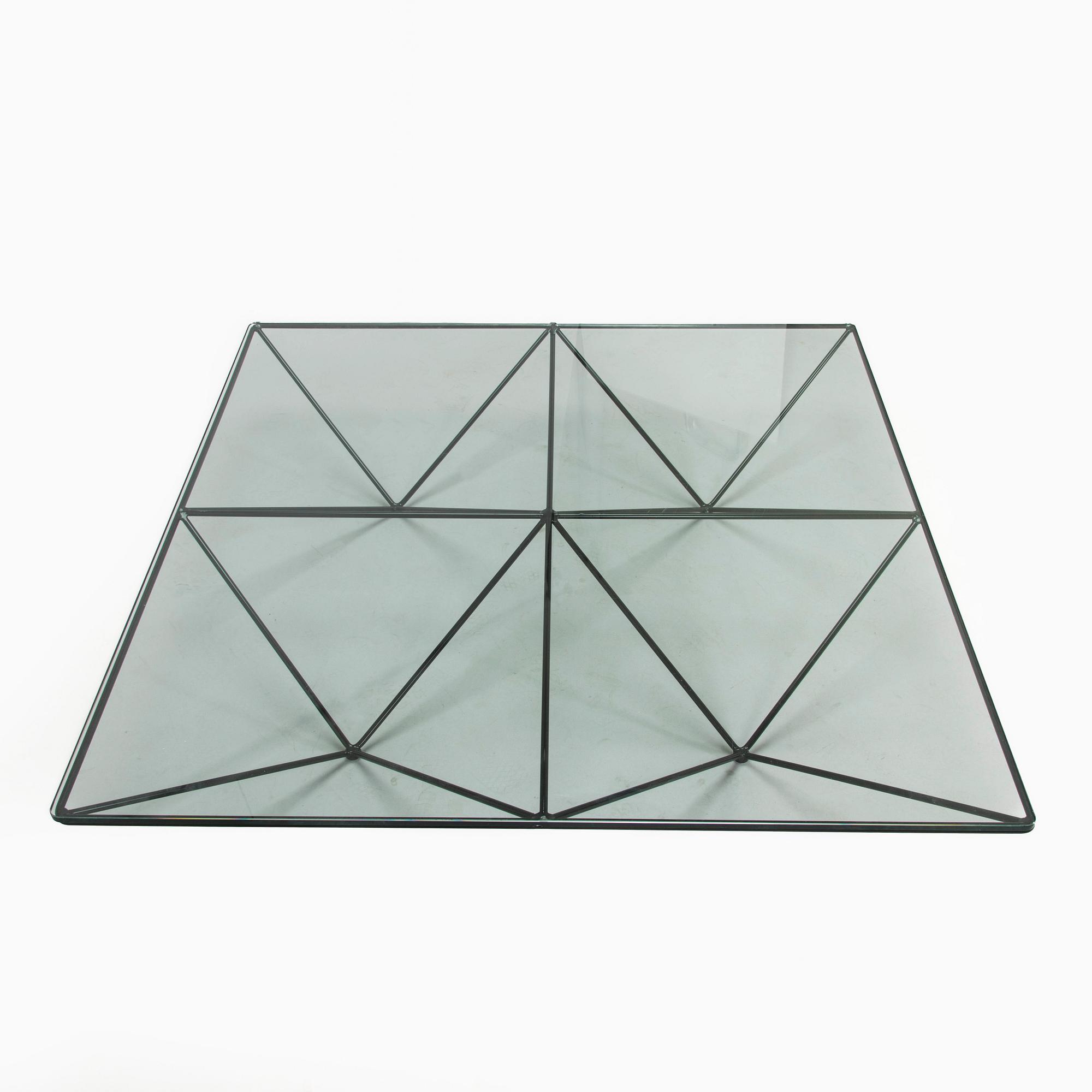 Paolo Piva, Alanda coffee table, B&B Italia, late 20th century.
