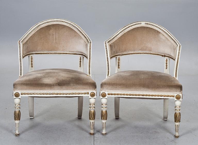 BALJFÅTÖLJER, ett par, sengustaviansk stil, omkr 1900.