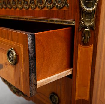 BYRÅ, gustaviansk stil, 1900-talets mitt.