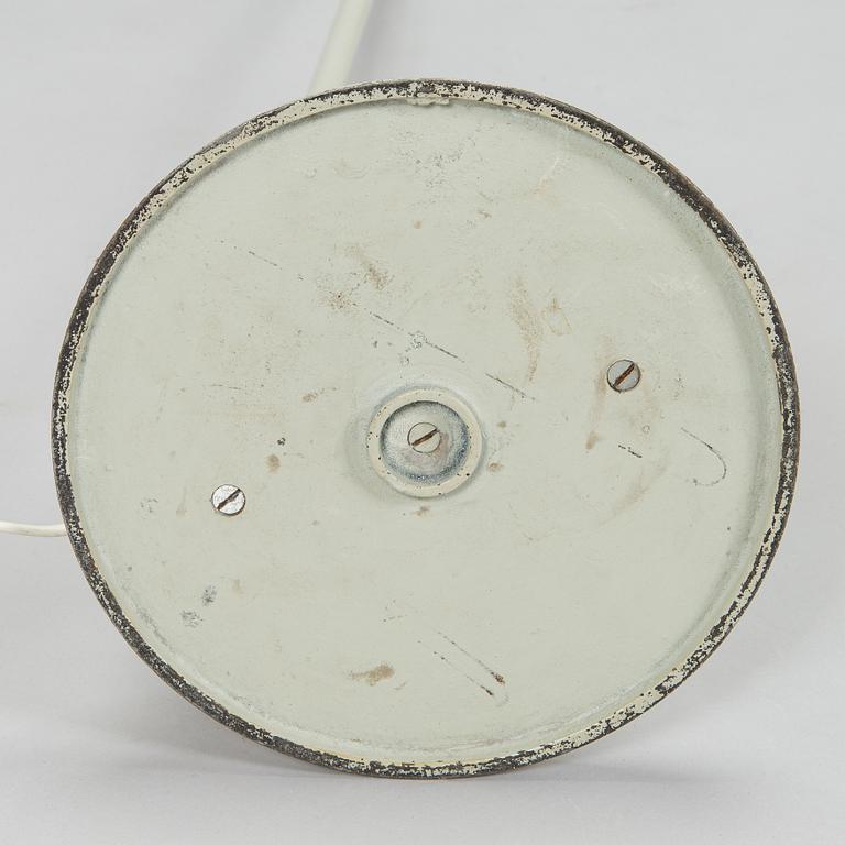 Lisa Johansson-Pape, lattiavalaisin, malli 30-001 Stockmann Orno 1900-luvun puoliväli.