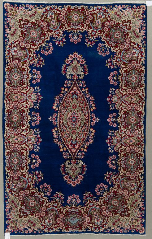 MATTA, Kirman, old/semiantik. Ca 213x132 cm.