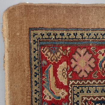 MATTO, an antique/semi-antique Hamadan, one of a pair, ca 517,5 x 112,5 cm (as well as 2 cm flat weave at each end).