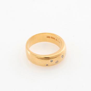 Ring 18K gold with round brilliant and single-cut diamonds.