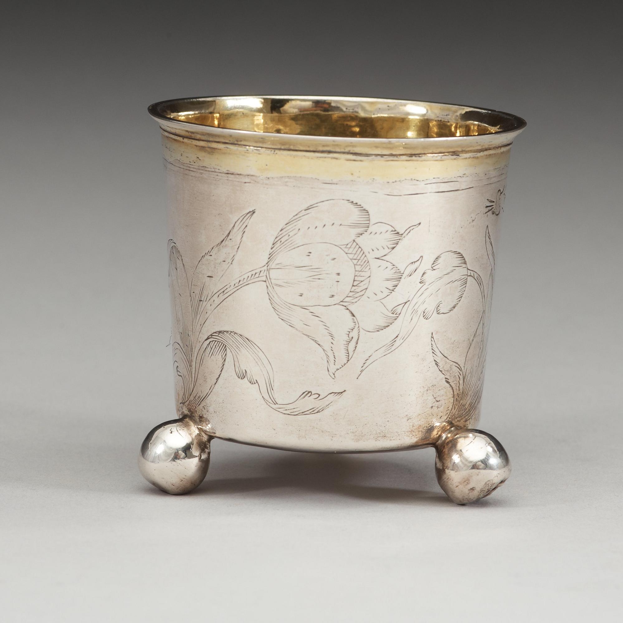 BÄGARE på kulfötter, av Petter Ingemundsson, Uppsala (verksam -1667-1703). Även stämplad Stockholm 
1693. Barock.