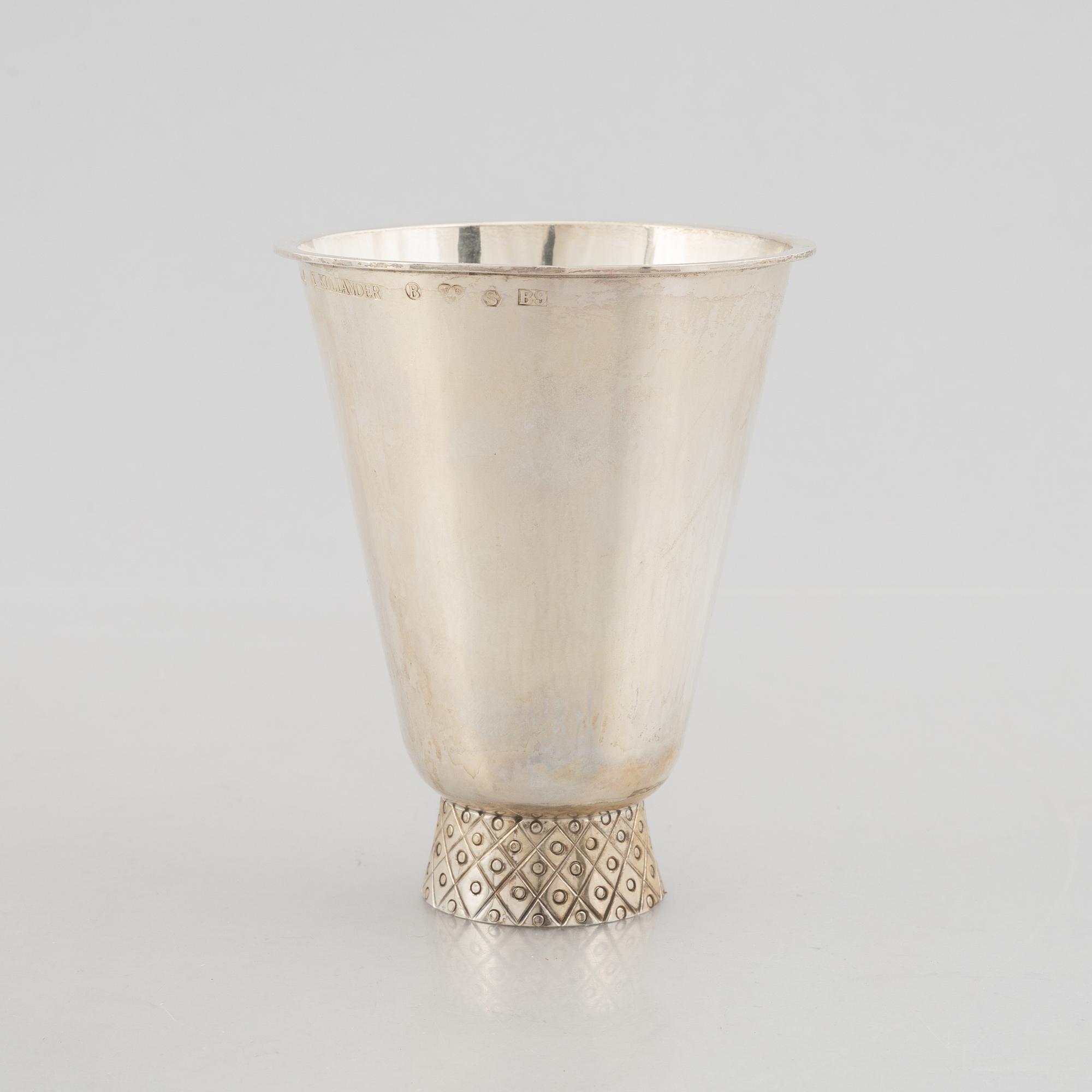 A Swedish silver beaker and a dish, marks of Tore Kullander, Borås 1952.