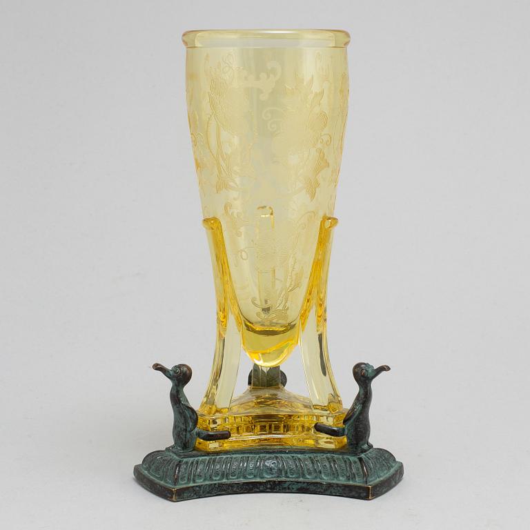 VAS, glas och brons, 1900-talets första hälft.