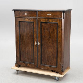 Sideboard/skåp, omkring år 1900.