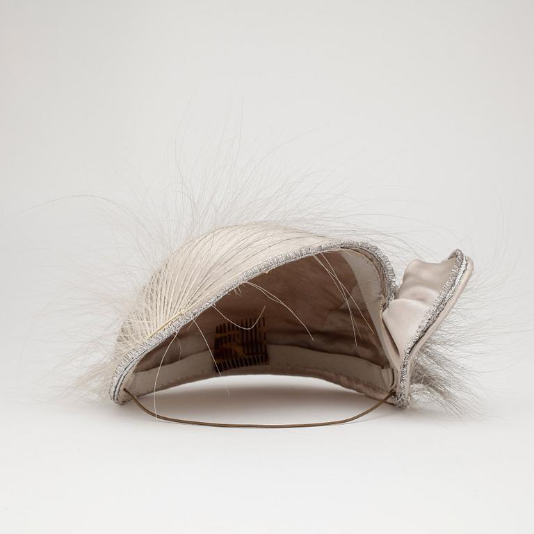 LADIES HEAD PIECE, silver grey with feathers.