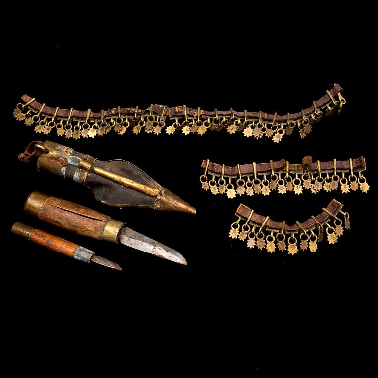 KNIV OCH BÄLTESFRAGMENT, Finland, Vörå 1800-tal.