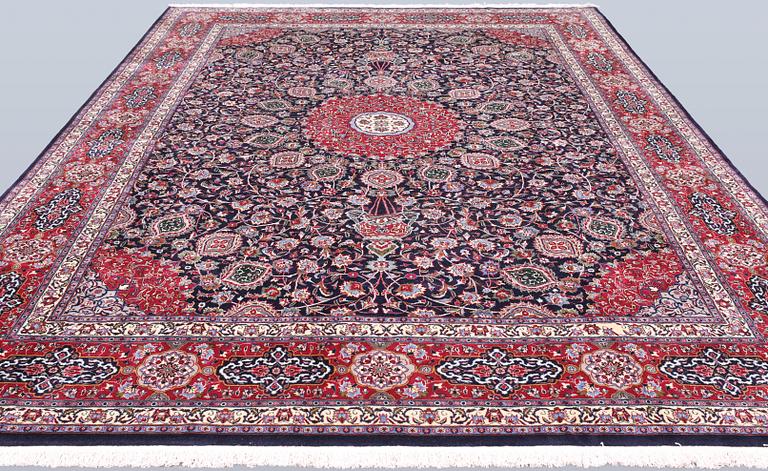 A Kashmar carpet, approx. 406 x 300 cm.