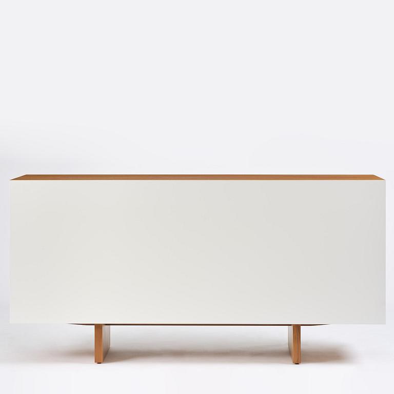 Josef Frank, sideboard, modell 2137, Firma Svenskt Tenn, samtida produktion.