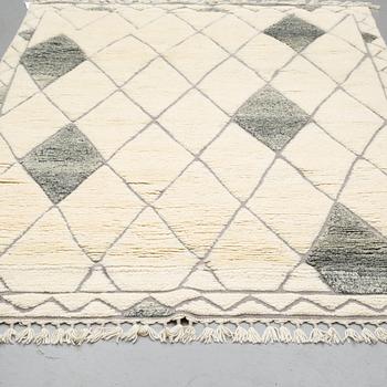 A CARPET, MOROCCO DESIGN, ca 245 x 175 cm.