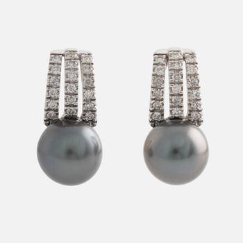A pair of earrings in 14K gold with cultured pearls and round brilliant-cut diamonds.