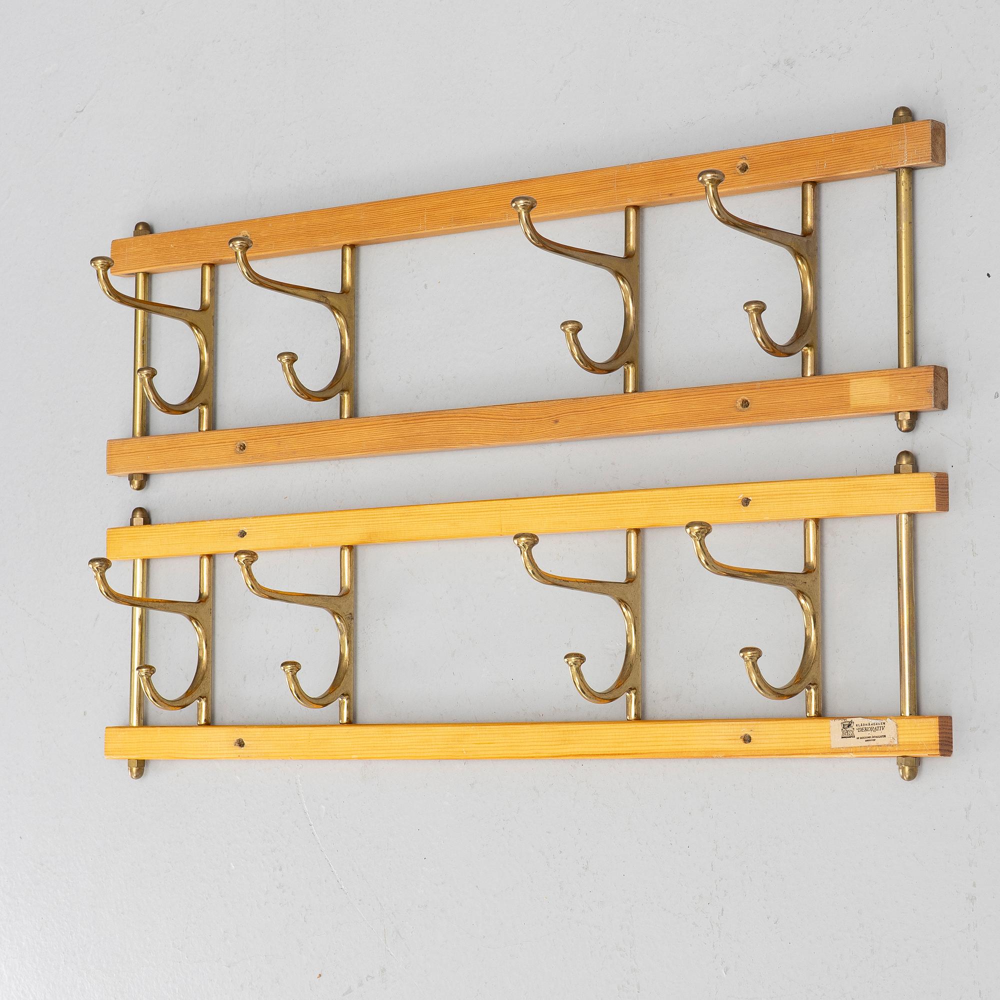 Klädhängare, ett par, "Dekorativ", Skoglunds metallgjuteri, Anderstorp, 1950/60-tal.