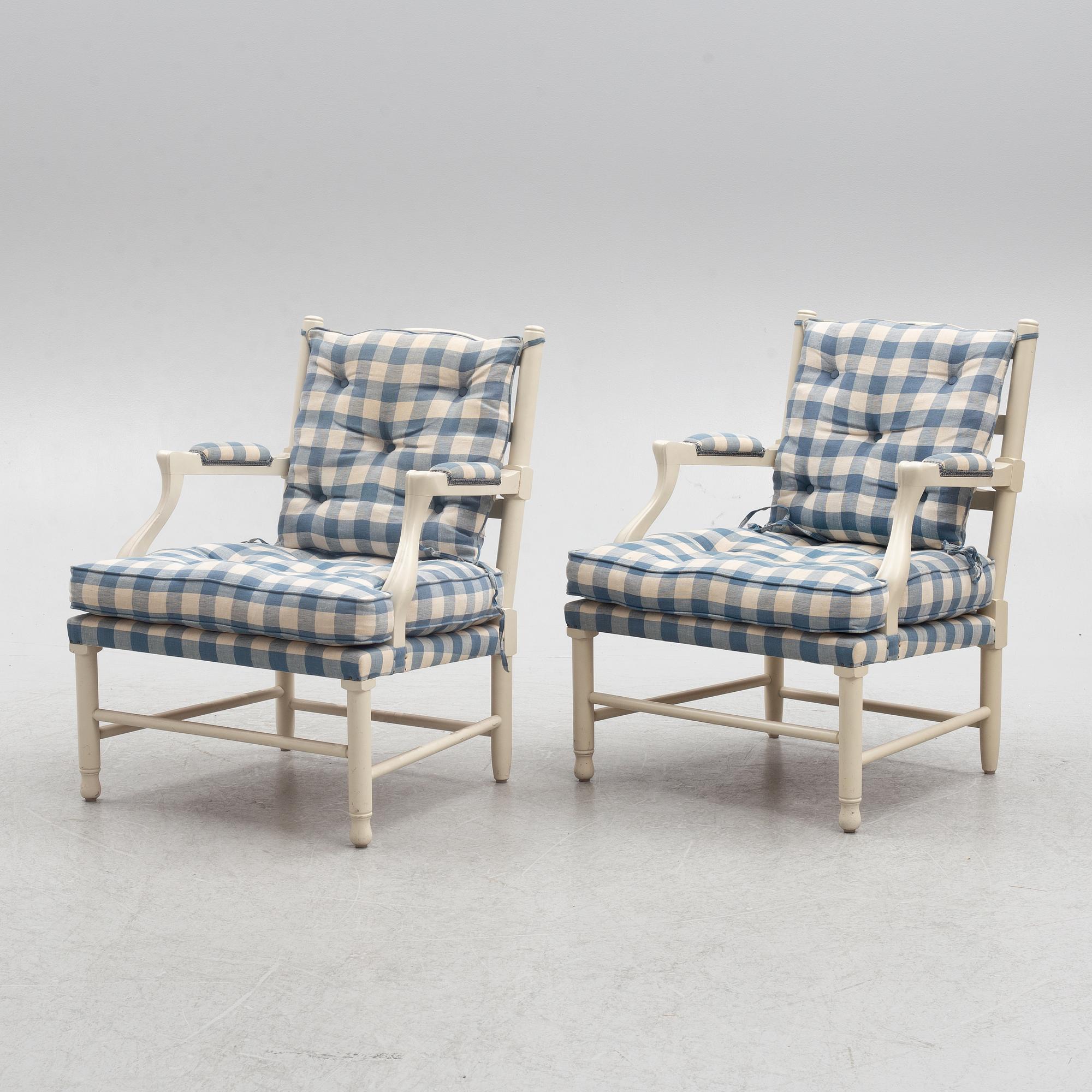 Karmstolar ett par, gustaviansk stil, s.k. Gripsholmsfåtöljer, ett par.