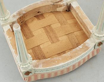 TABURETT, gustaviansk, etikettmärkt Stockholms stolmakarämbete, 1700-talets andra hälft.