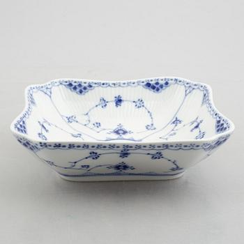 Two deep dishes and two soup dishes, porcelain, "Blue Fluted Half Lace" / "Musselmalet", Royal Copenhagen.