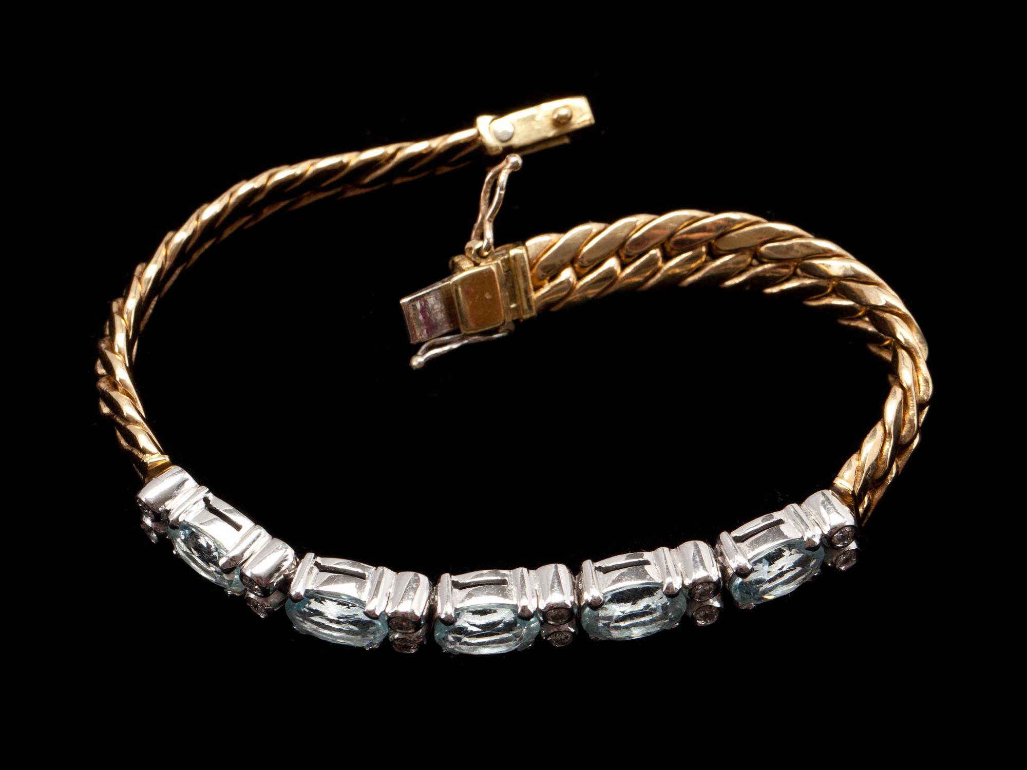 ARMBAND, 18k guld och vitguld besatt med diamanter och akvamariner, Fabio Giorgio.
