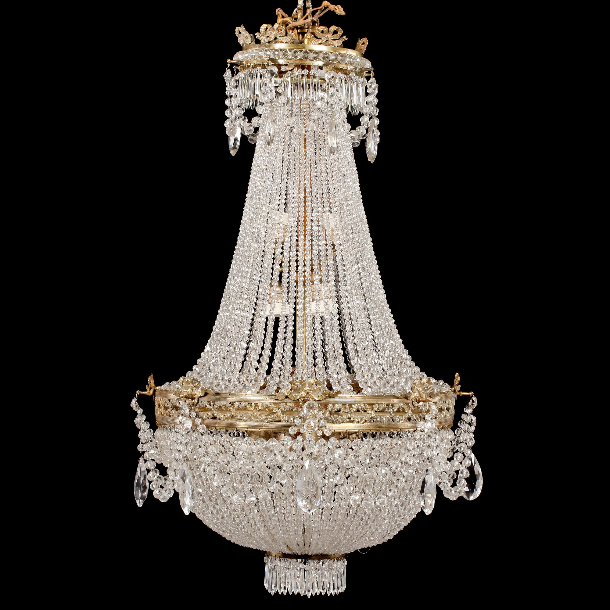 LJUSKRONA, Louis XVI-stil, Frankrike, 1900-talets början. Höjd ca 100 cm.